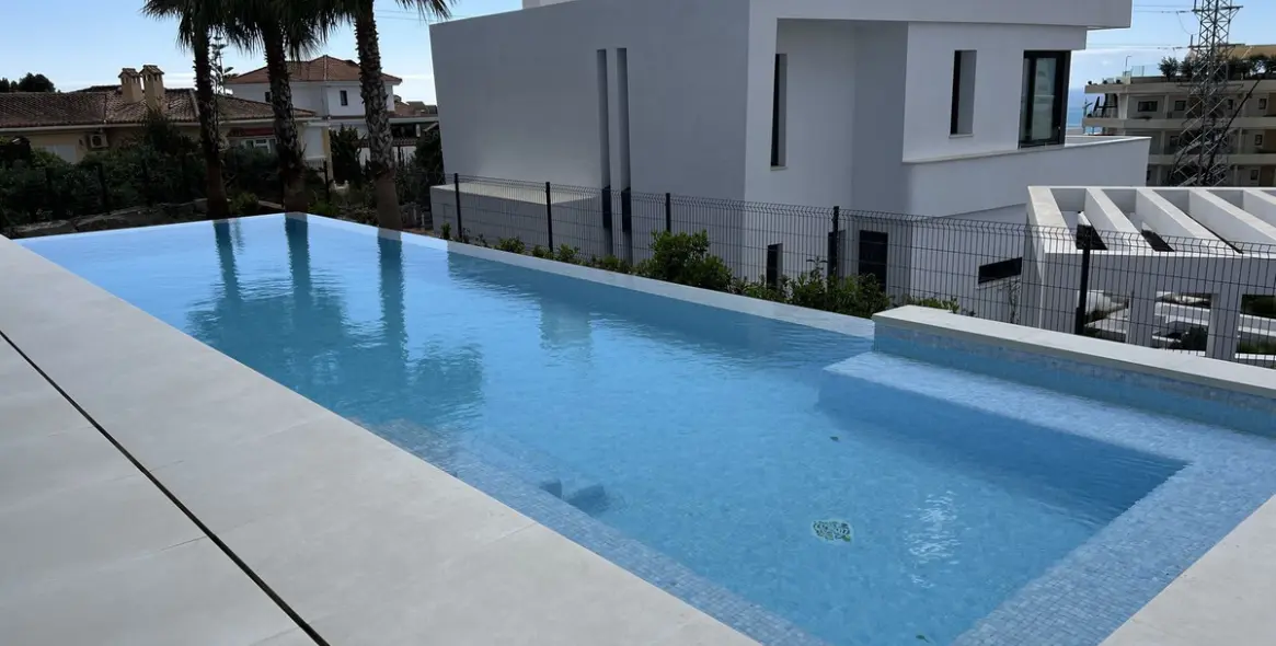 Продажа  отдельно стоящей виллы в Fuengirola 36