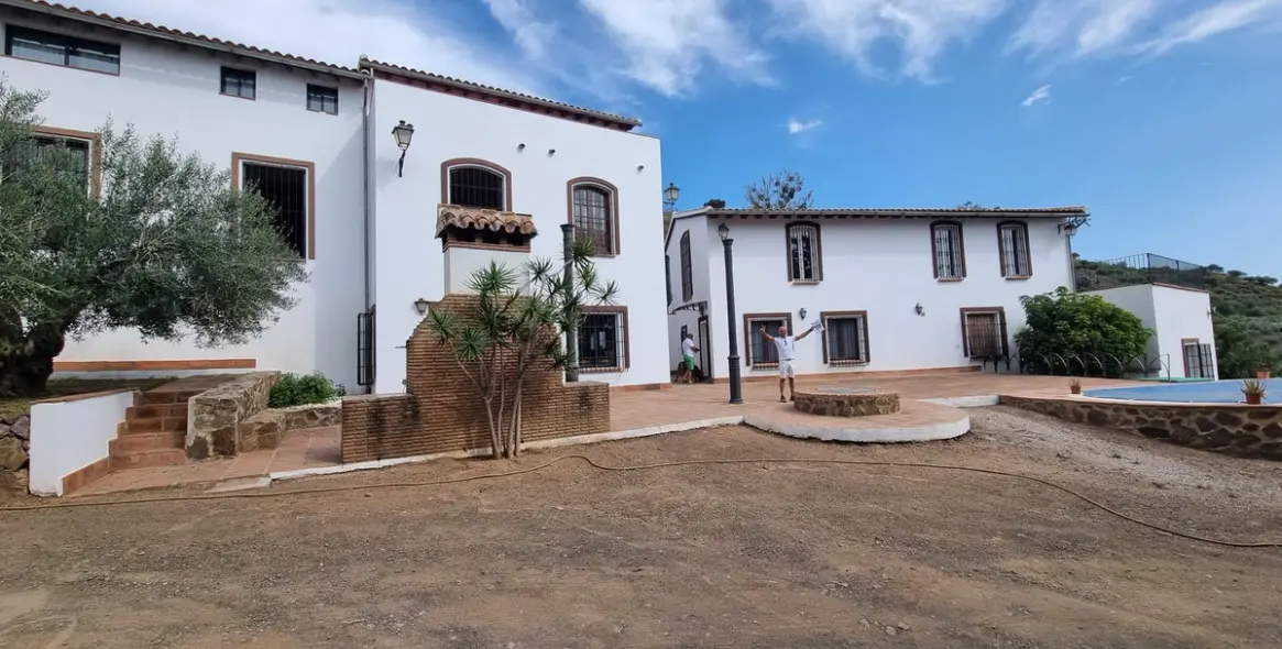 Sale of finca - cortijo in Malaga (district Provincia de Málaga) 1