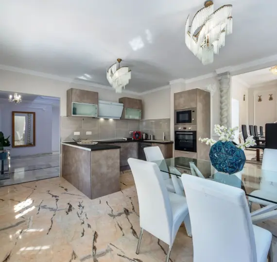 Oтдельно стоящая вилла R4731685