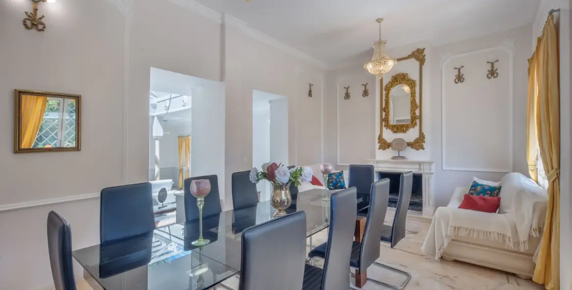 Продажа  отдельно стоящей виллы в Marbella East (район Hacienda Las Chapas) 6