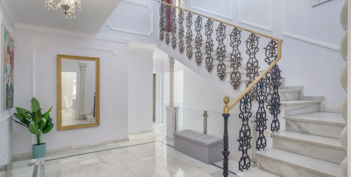 Продажа  отдельно стоящей виллы в Marbella East (район Hacienda Las Chapas) 7