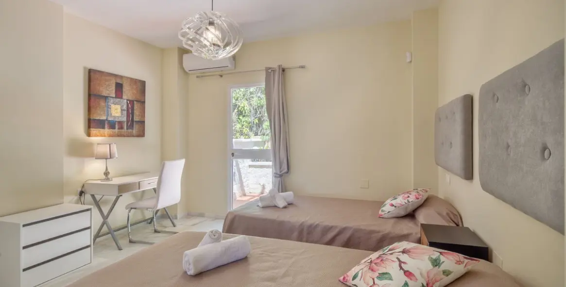 Продажа  отдельно стоящей виллы в Marbella East (район Hacienda Las Chapas) 10