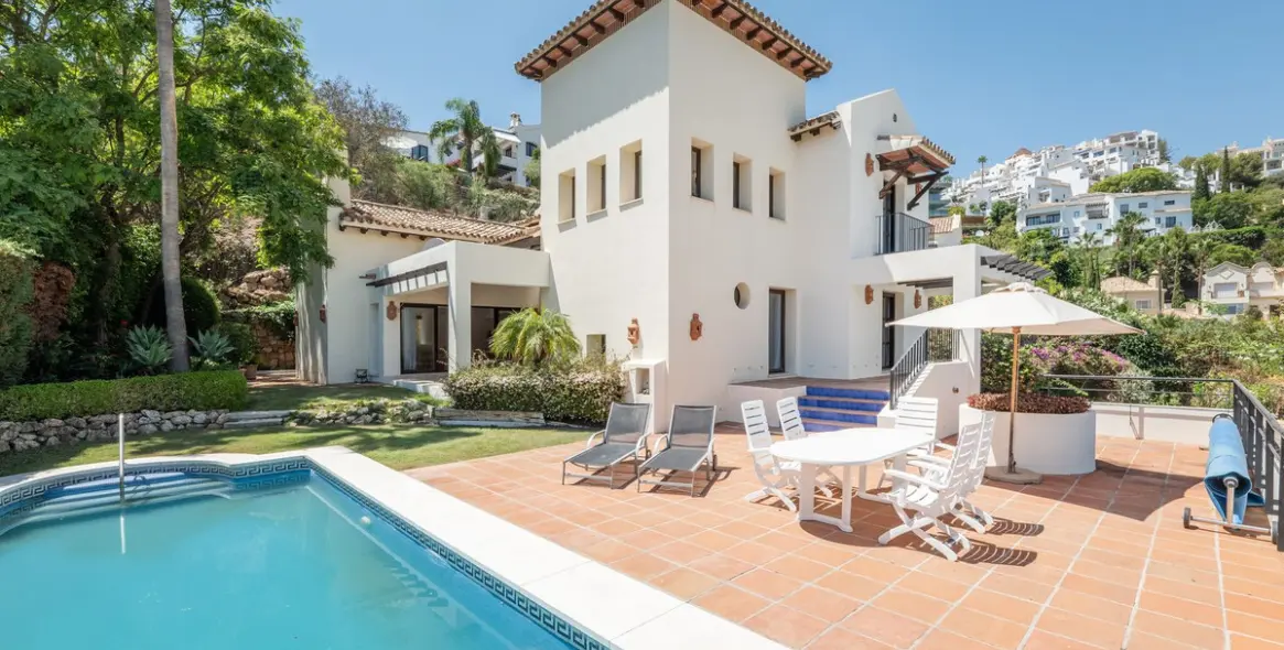 Sale of detached villa in Benahavís (district Los Arqueros) 1