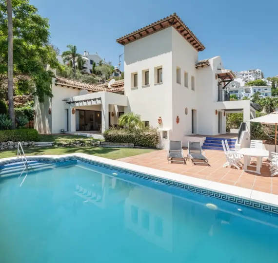 Detached villa R4809619