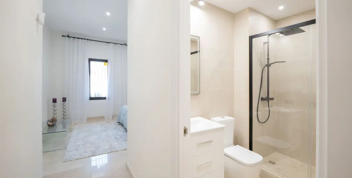 Venta de villa independiente en Los Arqueros 27