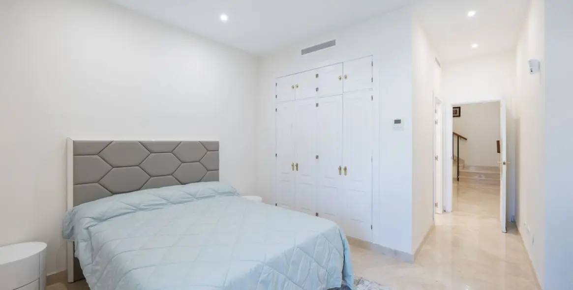 Venta de villa independiente en Los Arqueros 30