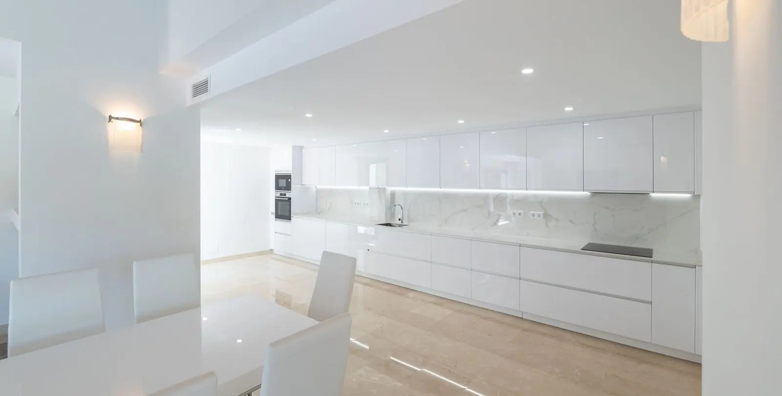 Venta de villa independiente en Los Arqueros 12