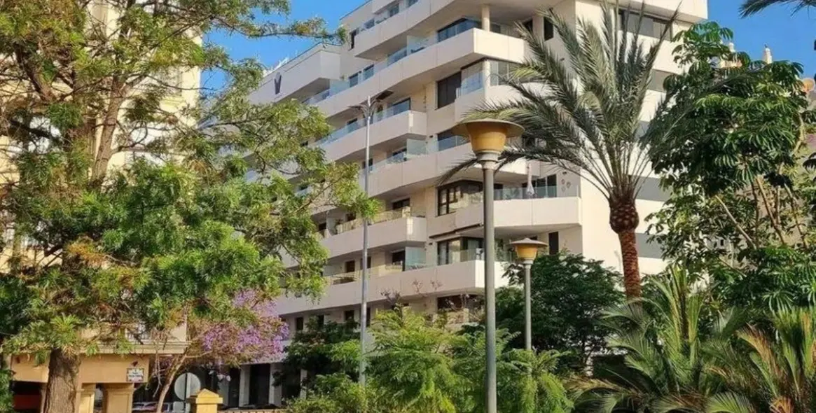 Sale of penthouse in Estepona (district Estepona) 1