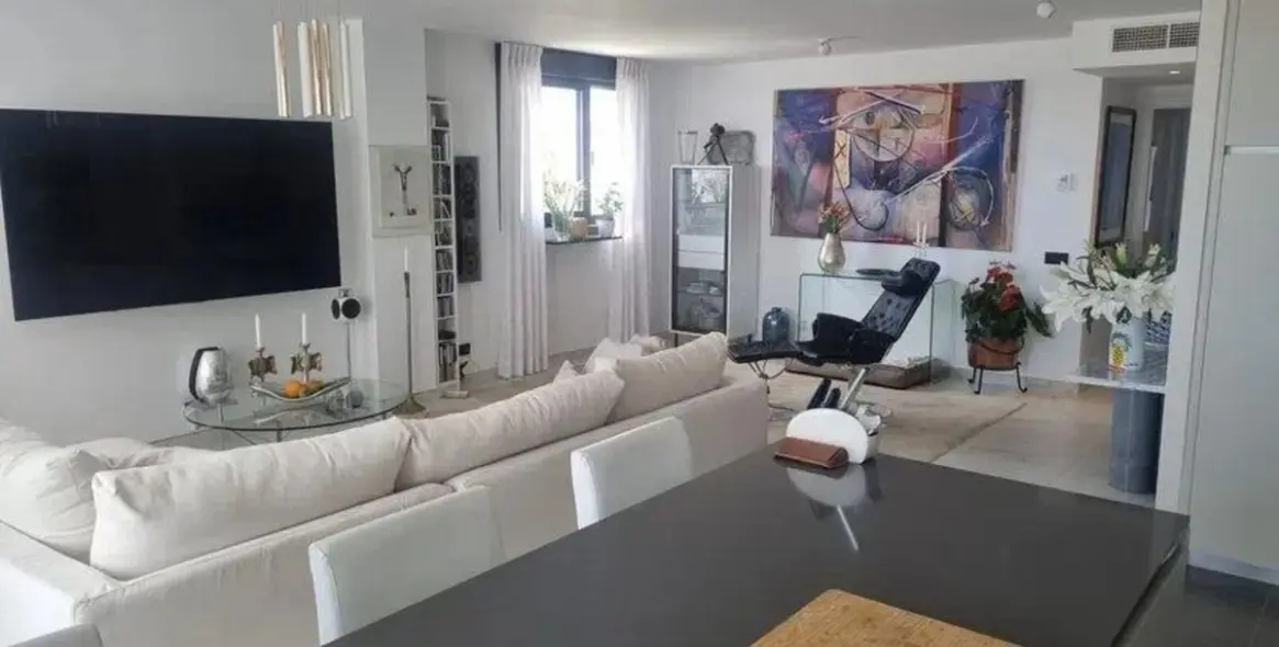 Sale of penthouse in Estepona (district Estepona) 2