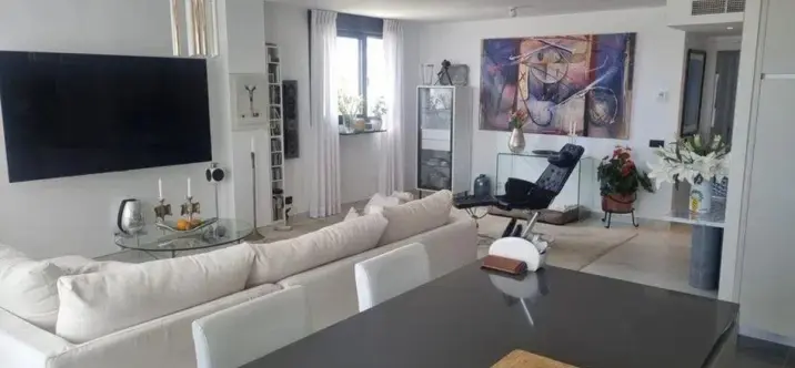 Penthouse R5063341 1