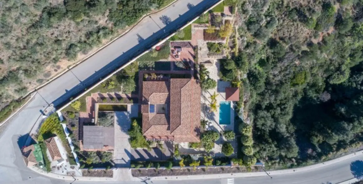 Продажа  отдельно стоящей виллы в Benahavís (район Benahavís) 2