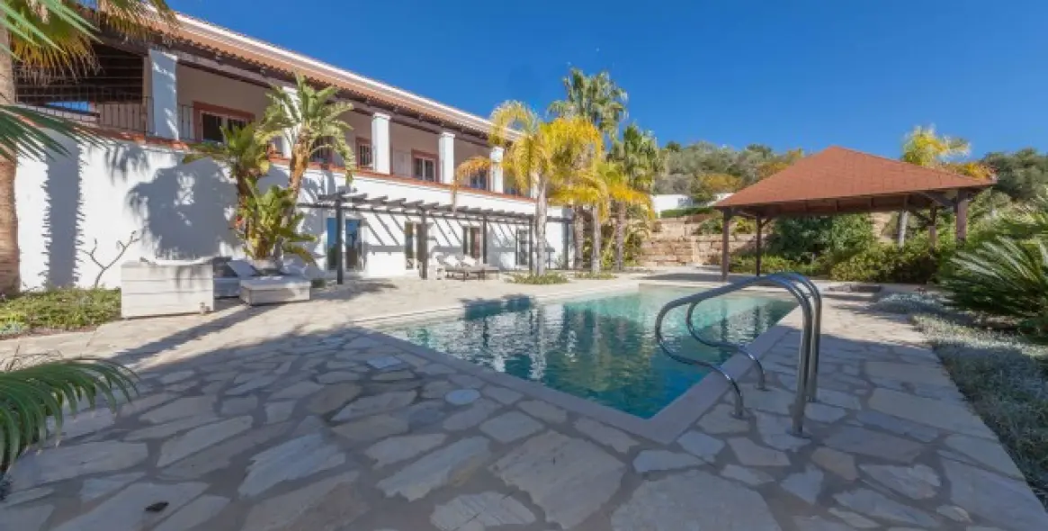 Продажа  отдельно стоящей виллы в Benahavís (район Benahavís) 3