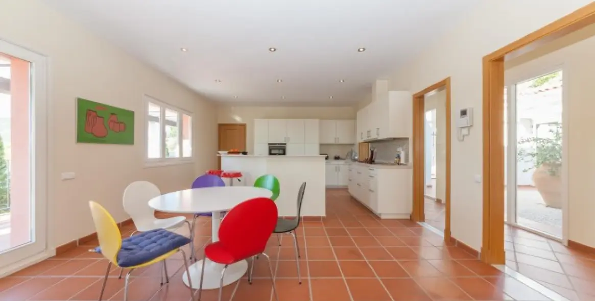 Продажа  отдельно стоящей виллы в Benahavís (район Benahavís) 7