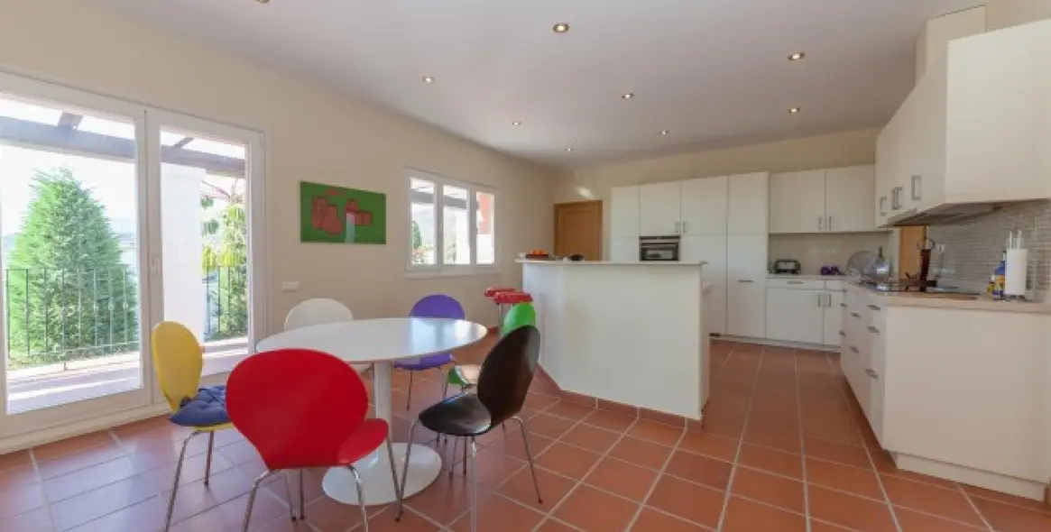 Продажа  отдельно стоящей виллы в Benahavís (район Benahavís) 8