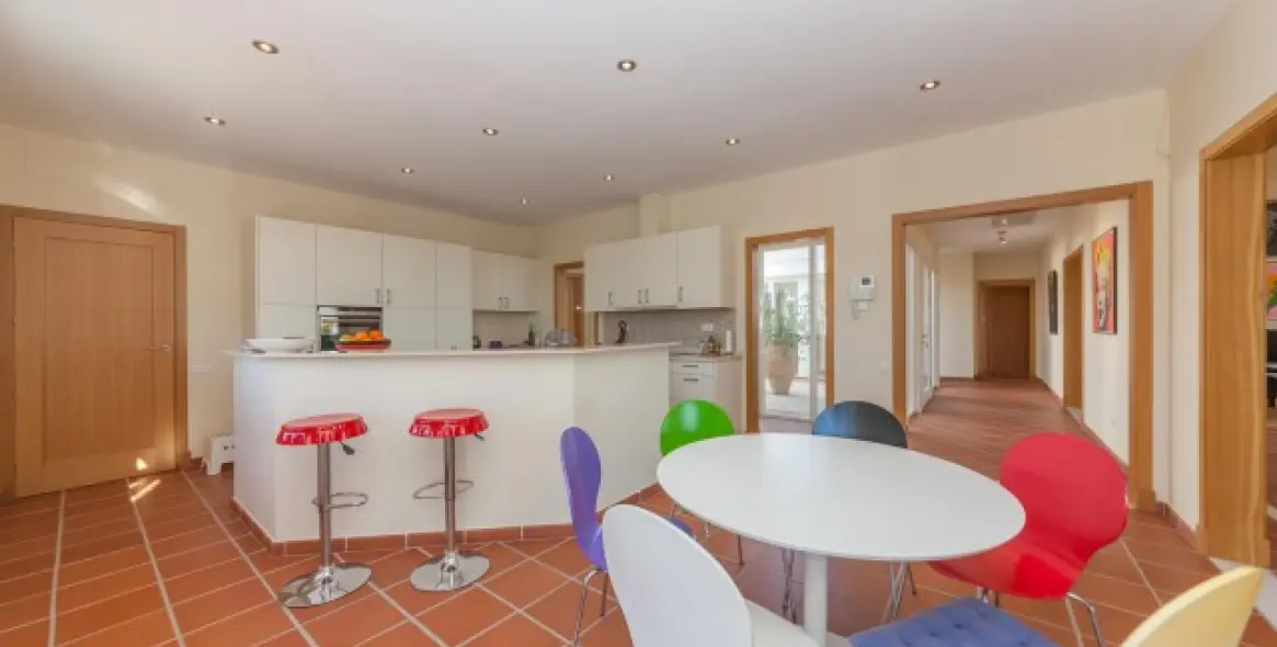 Продажа  отдельно стоящей виллы в Benahavís (район Benahavís) 12