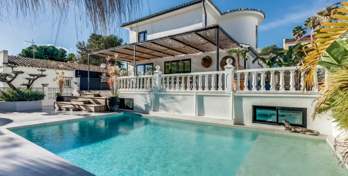 Sale of detached villa in Nueva Andalucía 1
