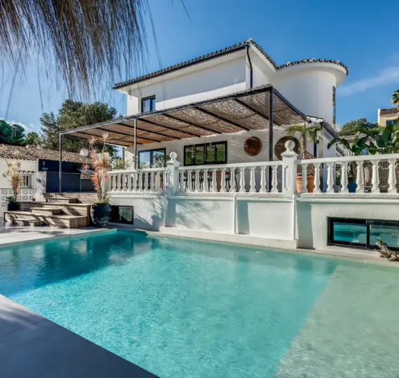 Sale of detached villa in Nueva Andalucía