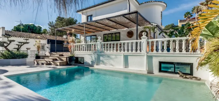 Sale of detached villa in Nueva Andalucía 0