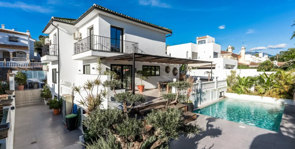 Sale of detached villa in Nueva Andalucía 2