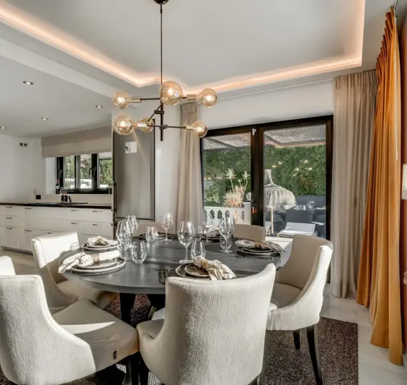 Sale of detached villa in Nueva Andalucía