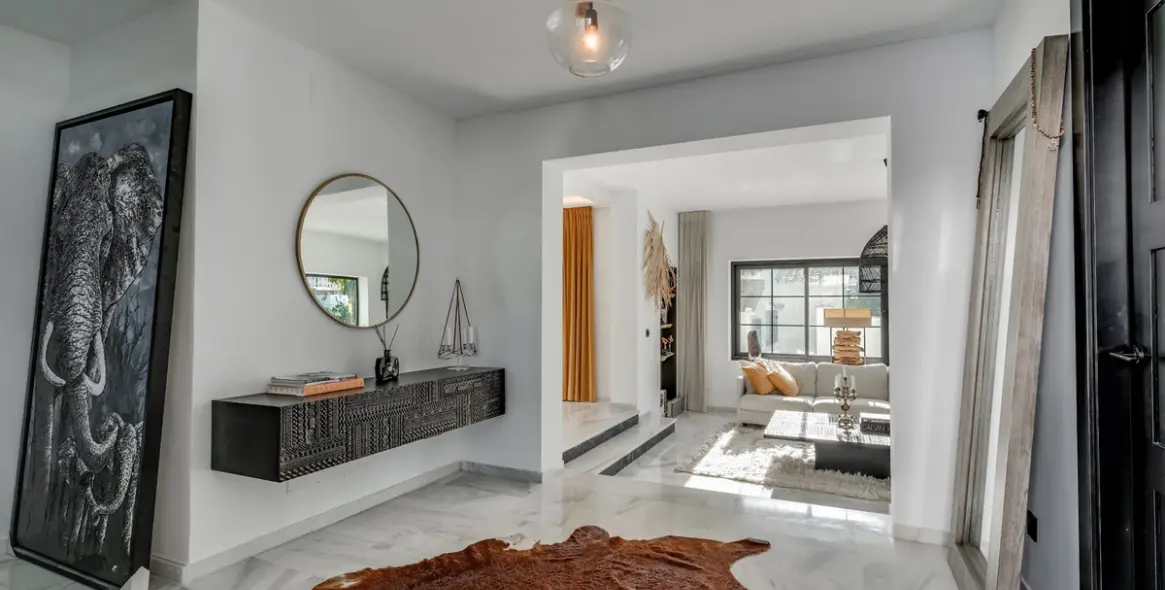 Продажа  отдельно стоящей виллы в Nueva Andalucía 25