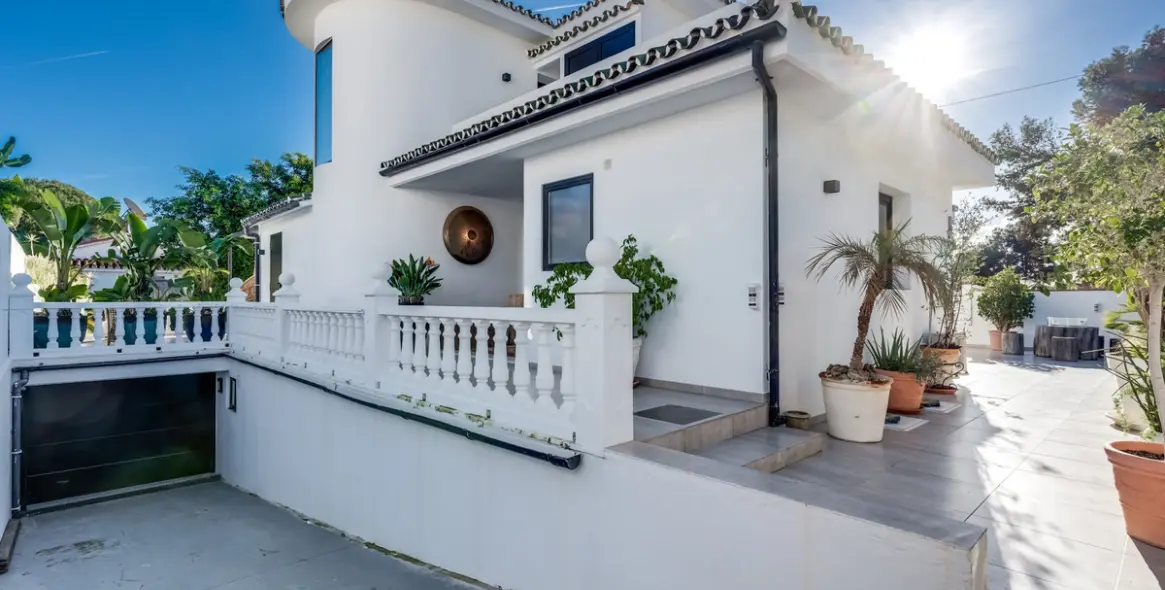 Продажа  отдельно стоящей виллы в Nueva Andalucía 43