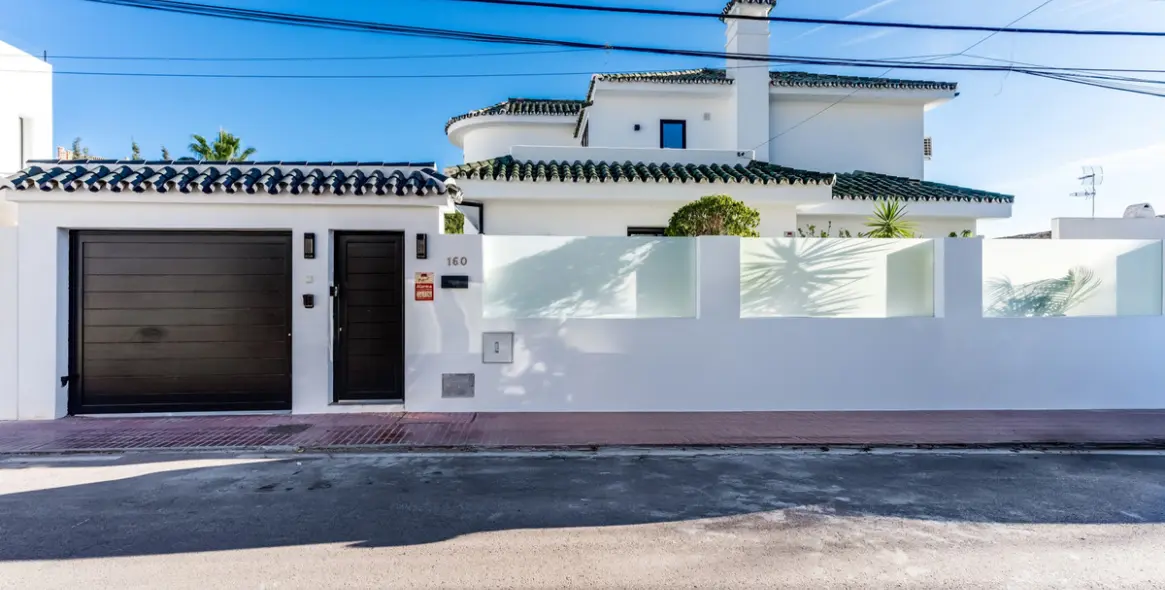 Продажа  отдельно стоящей виллы в Nueva Andalucía 45