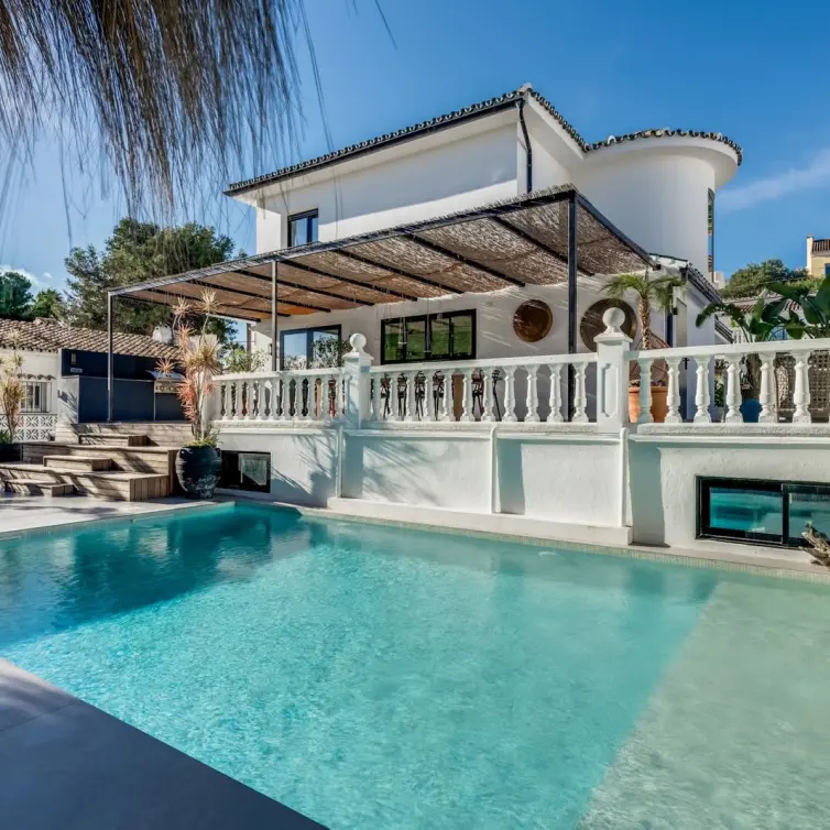 Sale of detached villa in Nueva Andalucía
