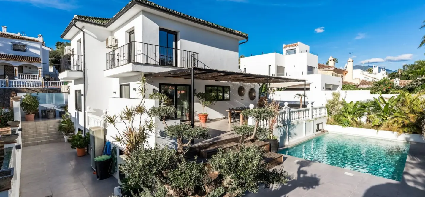 Sale of detached villa in Nueva Andalucía 1