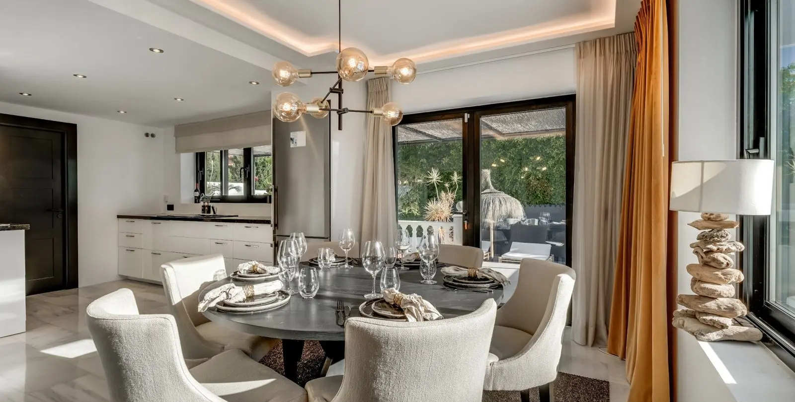 Sale of detached villa in Nueva Andalucía 4