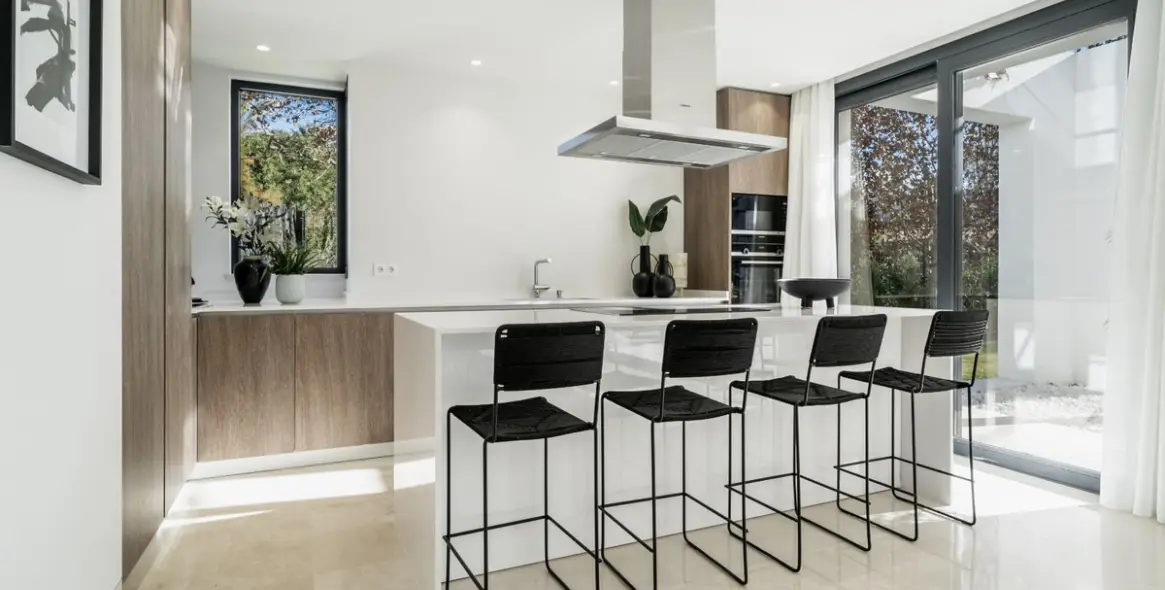 Продажа  отдельно стоящей виллы в Estepona (район El Paraiso) 3