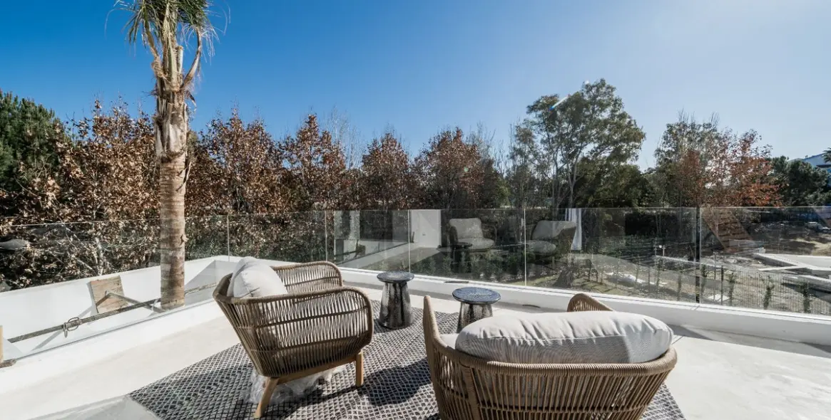 Продажа  отдельно стоящей виллы в El Paraiso 25