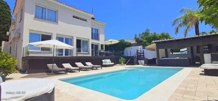 Продажа  отдельно стоящей виллы в Marbella 0