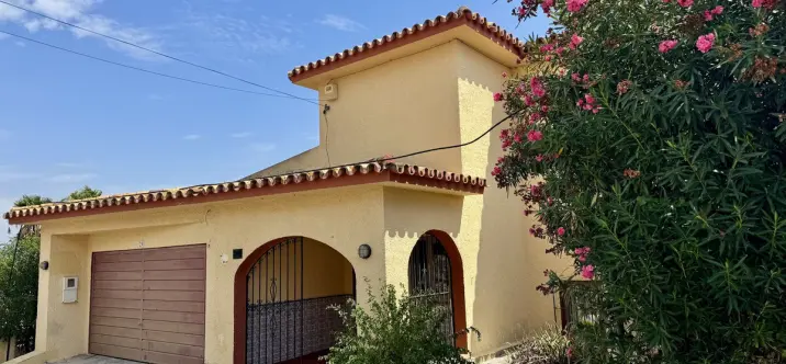 Sale of detached villa in Estepona 0
