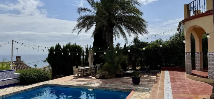 Sale of detached villa in Estepona 2
