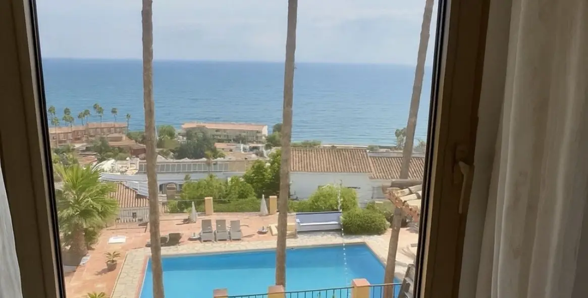 Sale of detached villa in Estepona 4