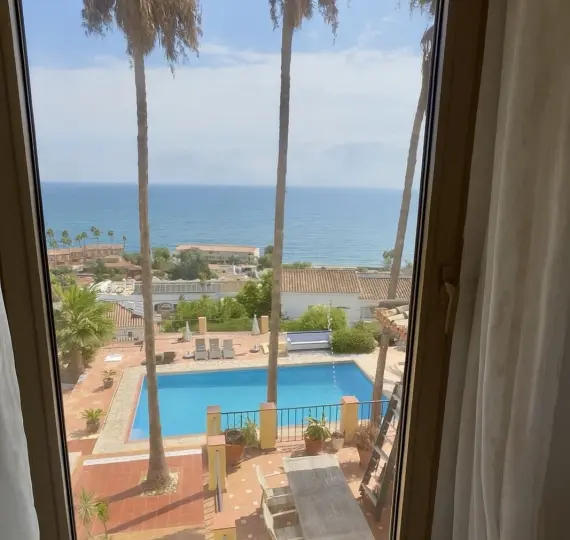 Sale of detached villa in Estepona