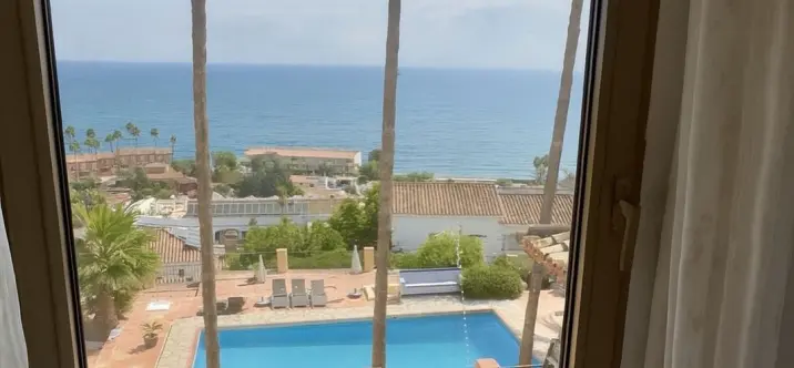 Sale of detached villa in Estepona 3