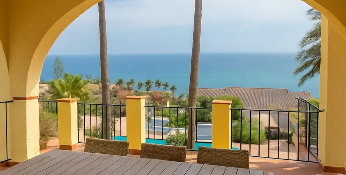 Sale of detached villa in Estepona 8