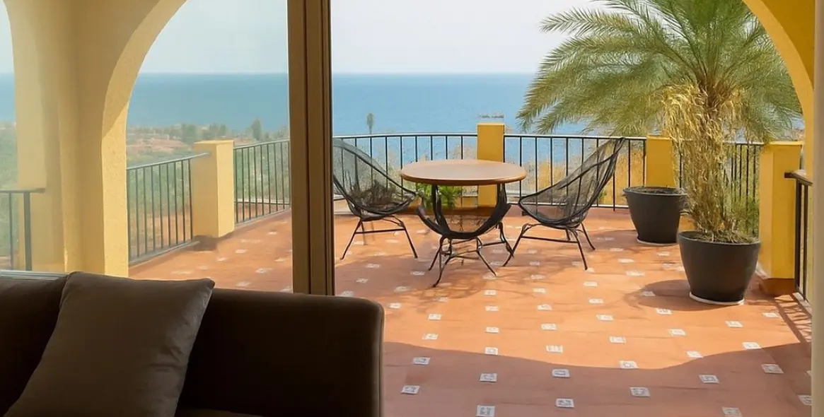 Sale of detached villa in Estepona 9