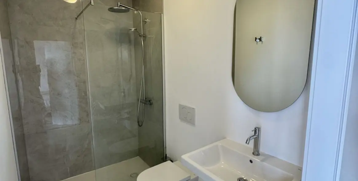 Sale of detached villa in Estepona 11