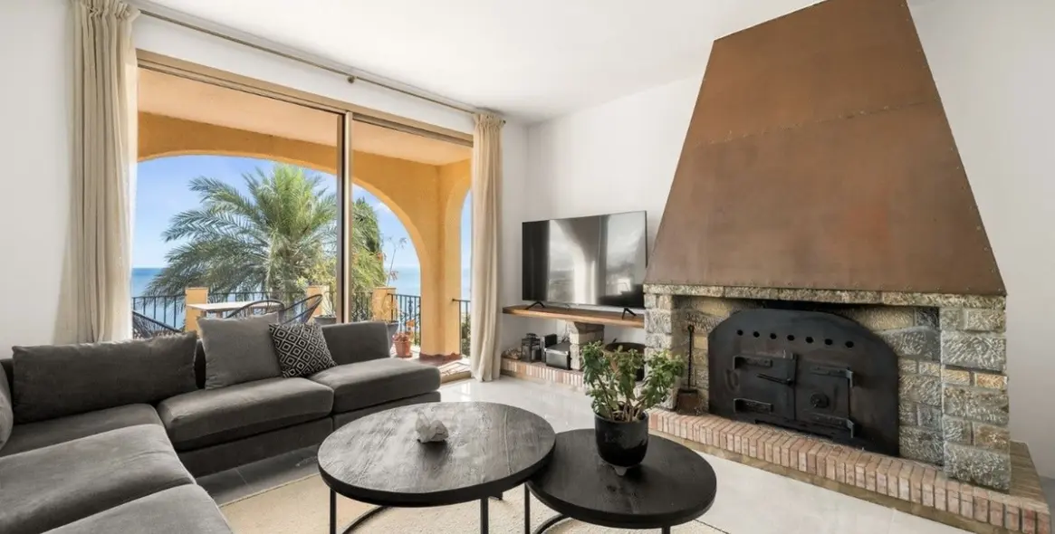 Sale of detached villa in Estepona 14