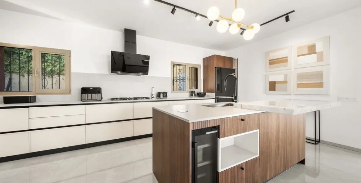 Sale of detached villa in Estepona 15