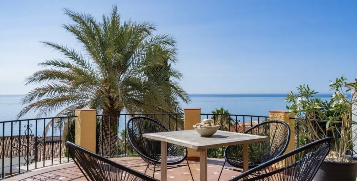 Sale of detached villa in Estepona 19