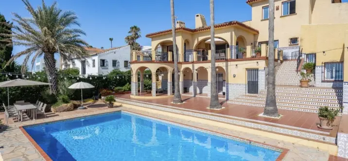 Venta de villa independiente en Estepona 0