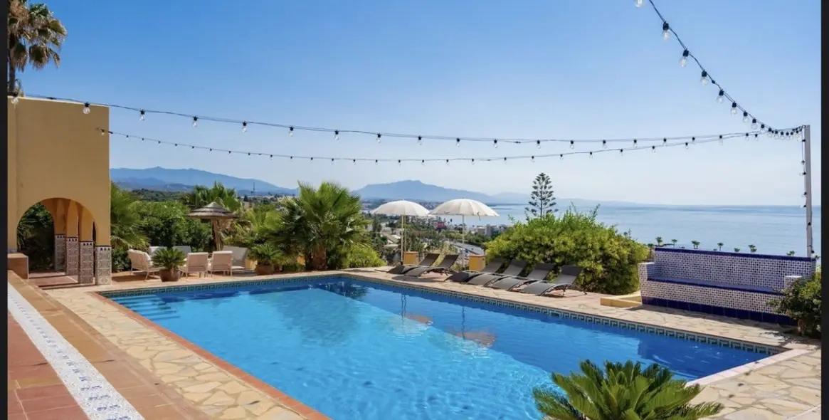 Продажа  отдельно стоящей виллы в Estepona 3
