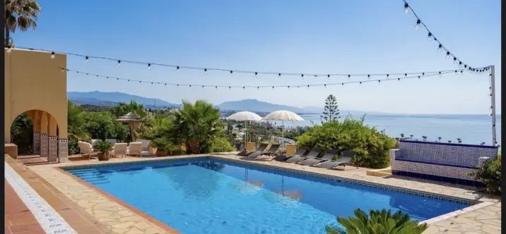 Venta de villa independiente en Estepona 2