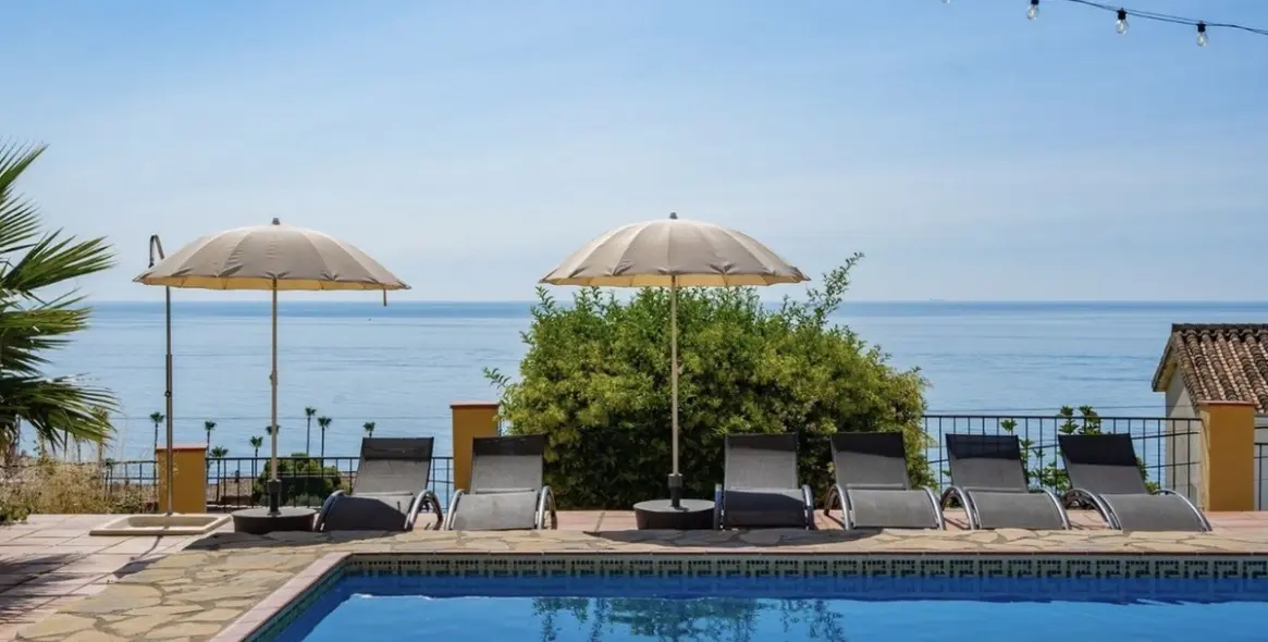 Продажа  отдельно стоящей виллы в Estepona 4