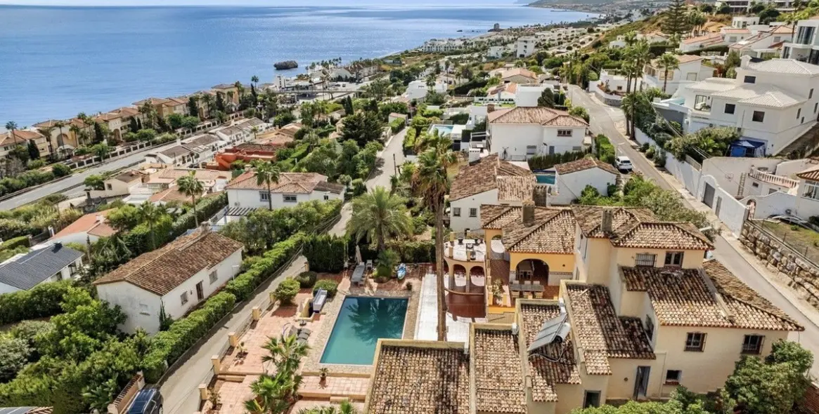 Продажа  отдельно стоящей виллы в Estepona 7