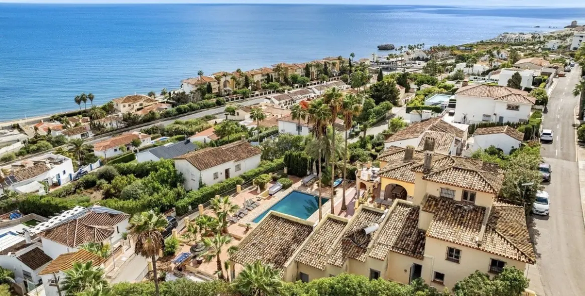 Продажа  отдельно стоящей виллы в Estepona 8